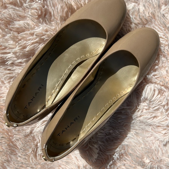 Tahari platform 3 1/2” heels, sz 9 1/2 Excellent condition, beige patent - Picture 6 of 6